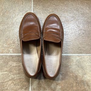 Light brown leather women’s J.Crew loafers. EUC, worn once. Size 9.